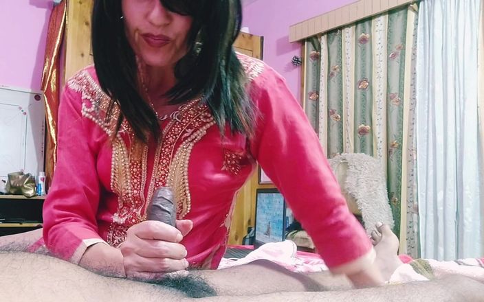 Bolly Karma: Ela adora chocolate e pau preto grande!