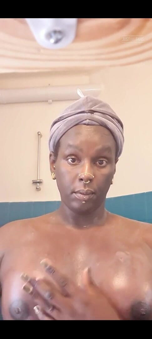 Imana Trans: Lição 1 - Tem que manter os peitos hidratados, flexíveis e macios.