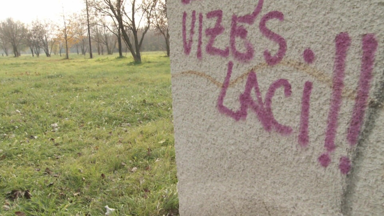 All about pee: Ragazze che fanno pipì da sole