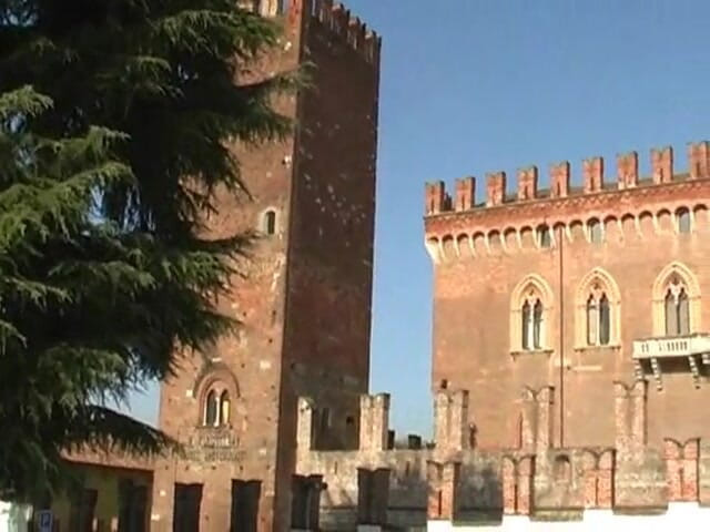 Vicky Vette: Melons in Milan Pt4 - Bonus Castle Walk