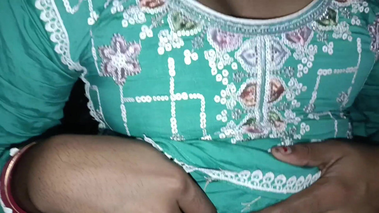 LateralChain349: สาวแขก Salwar สีเขียวตัวจริงเย็ดจัดหนักกับน้ําเงี่ยนไหลเยิ้ม - ถ่ายเอง