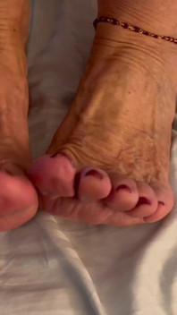 Cum on Stepaunt GILF MILF Feet & Toes Granny Loves It