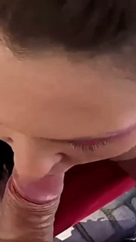 Můj přítel mě vzal do bordelu.