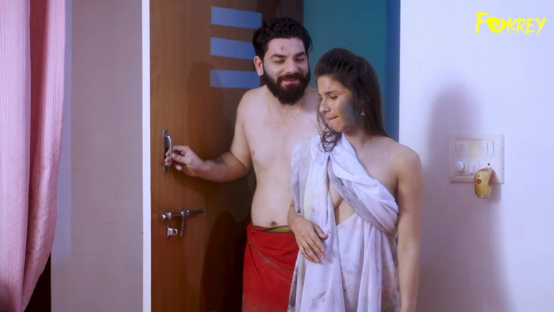 Triflicks: Holi Me Bhabhi Ke Sath Kiya Ganda Kaam Bazén Me...