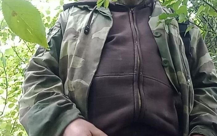 rastyo75: Doğada mastürbasyon yapıyor