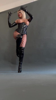 Servizio fotografico in corsetto e stivali