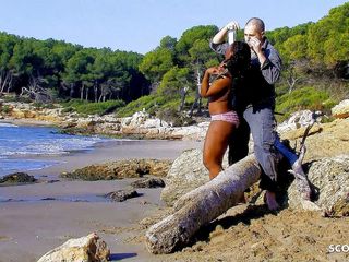 Full porn collection: Ebony tonåring Nancy knullad av främlingar på semester på stranden