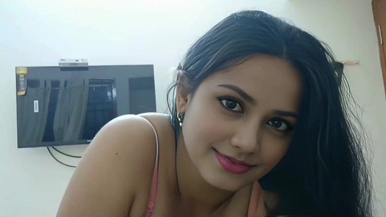 Desisexqueen: Desi stiefzus geniet van haar seks eerste keer