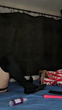 Paroháčský pár hledá chlapa s pěkným ptákem, aby ošukal tuto sexy manželku