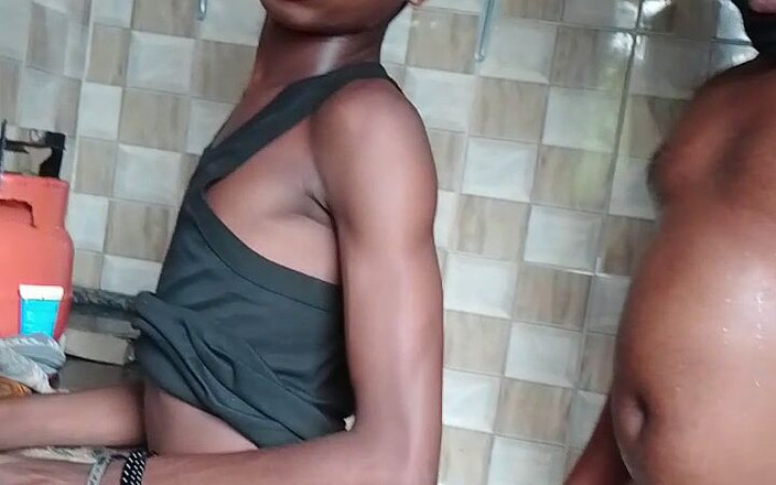 Smallmighty: Un piccolo cazzo grosso mi cremo la figa