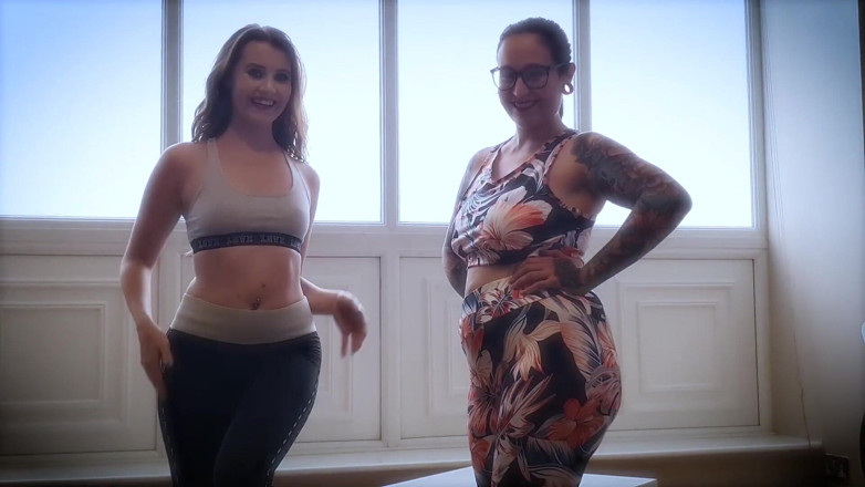 Elizabeth Hunny: Elizabeth honey和brooke logan一起锻炼