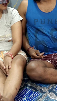 น้องสะใภ้สาวอายุน้อยดูดน้ำนมจากนมในช่วงร้อนๆ เสียงเซ็กส์ฮินดีเดซี