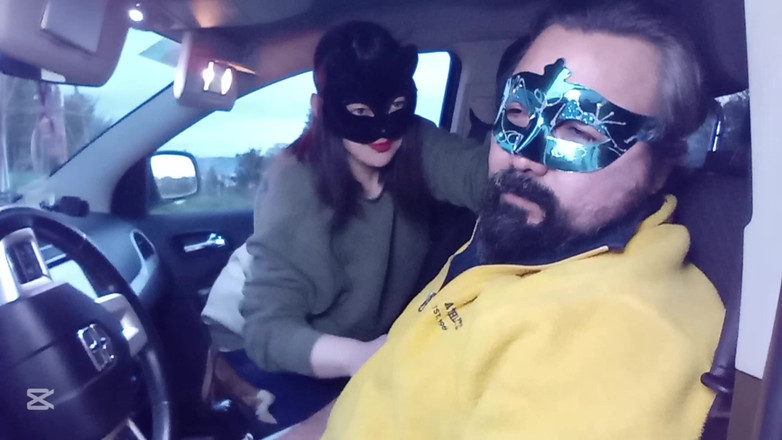 Mois Fantasys: 차에서 때리는 얼굴