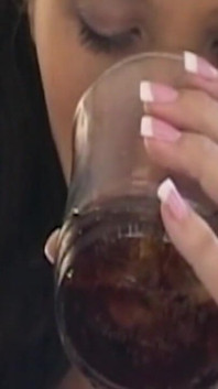 Gangbang fierbinte cu MILF brunetă squirted
