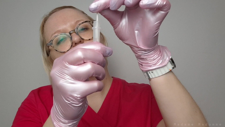 Madame Madomme: Bác sĩ thực hiện xét nghiệm covid và flu swab...