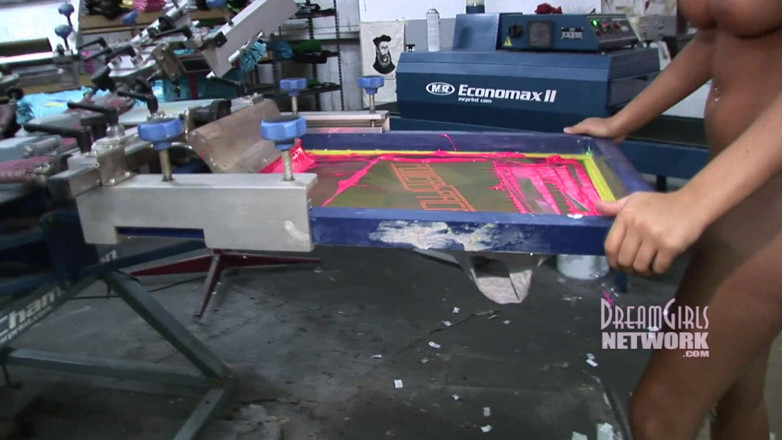 Dream Girls: Naked screen printing