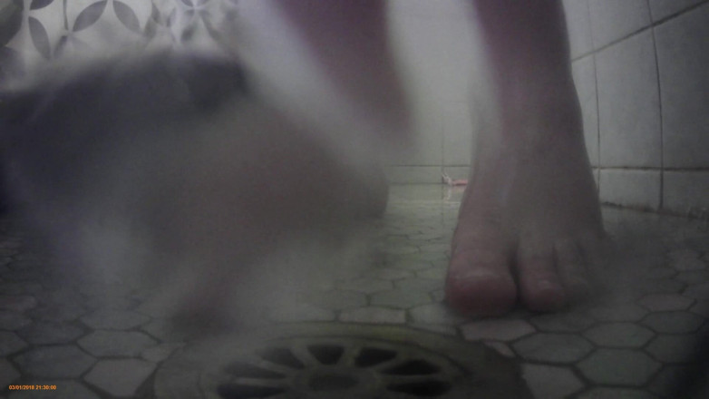 LaLaDelilah: Pies de grandota en la ducha