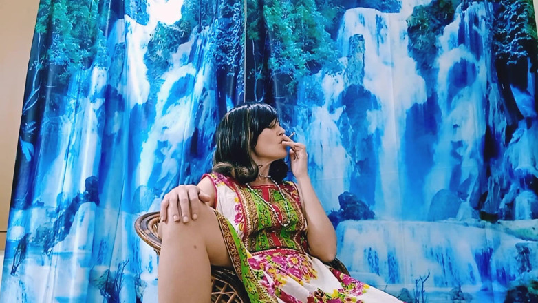 Bolly Karma: Tante seksi ini suka dientot sampai dalam banget