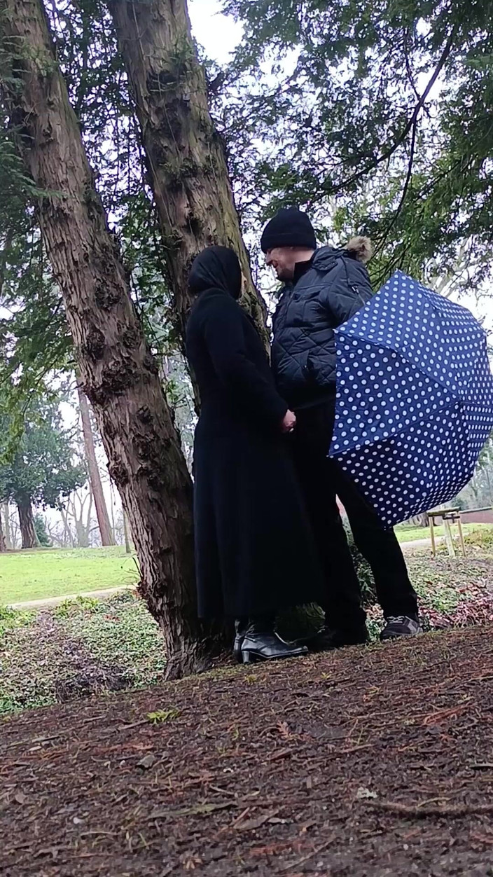 Asisa_oz: Я играла с большим членом на улице в парке, делала минет и даже писать