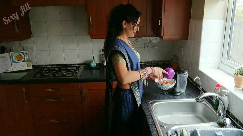 POV_Indian: Un papi indien baise la chatte vierge de sa belle-petite-fille -...