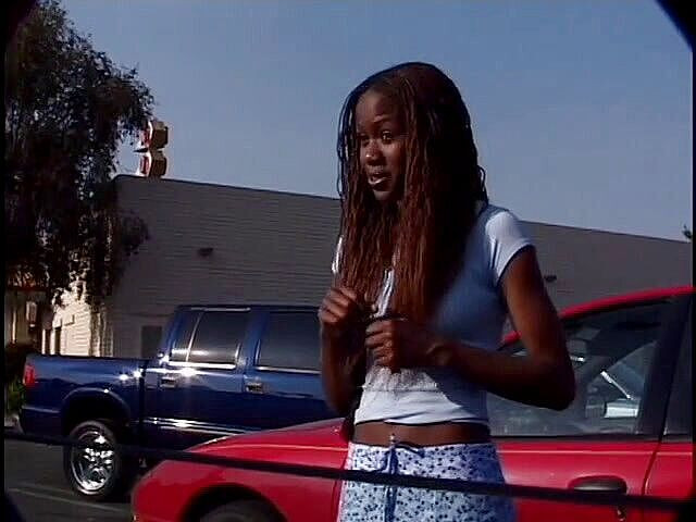 Best Butts: Молода темношкіра з маленькими цицьками отримує білий член біля басейну