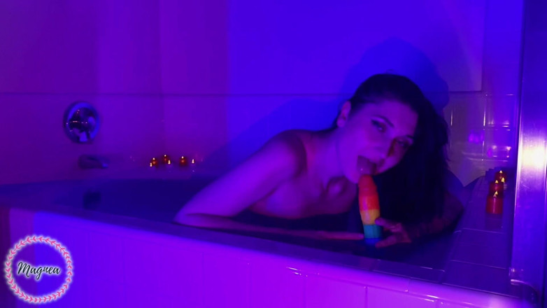 Magnea: Bath time turns into play time