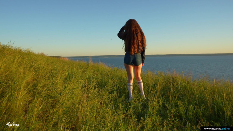MyAnny: Riskanter outdoor-creampie in der natur!