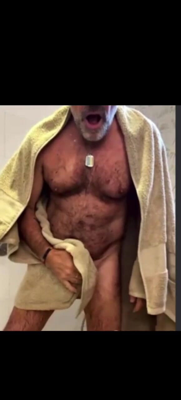 Daddybearvlc: Ecco come doccia dal vivo da lunedi scorso a quanto...