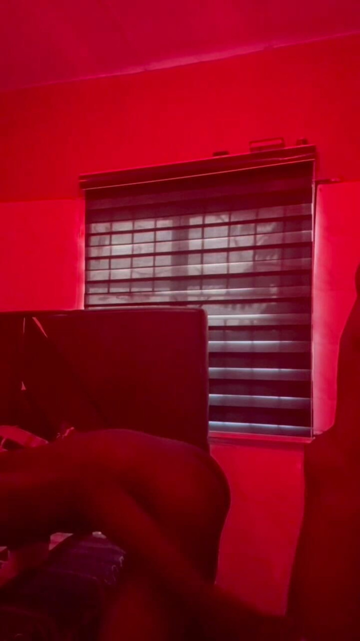 Africa TwinkBoys: Rakan kembar kolej berkongkek selepas kolej di bawah lampu merah