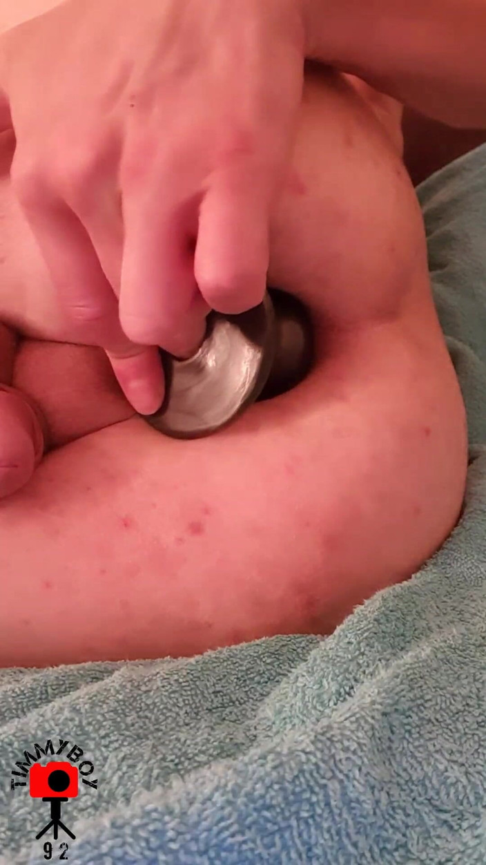 Timmyboy: Timmyboy92 फेमबॉय बड़े चुदाई प्लग के साथ खेल रहा है