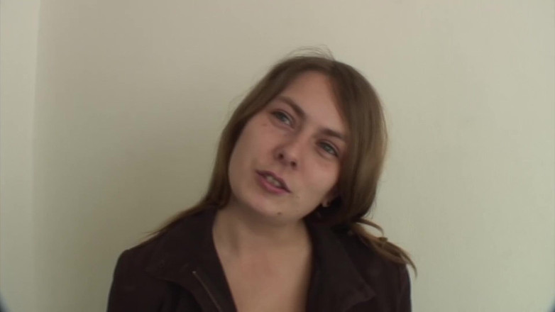 German amateur couples: Сексуальна на вигляд красуня з Німеччини вперше радує член у відео від першої особи