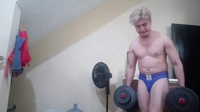 Tabasco Jake: Jockstrap에서 운동하는 잘생긴 백인 라틴계