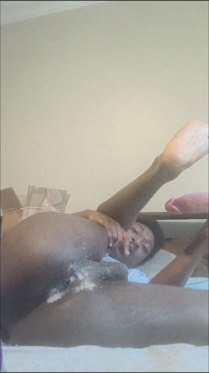 DaBlackFemboy: Gaping Bussy Creaming and Farting