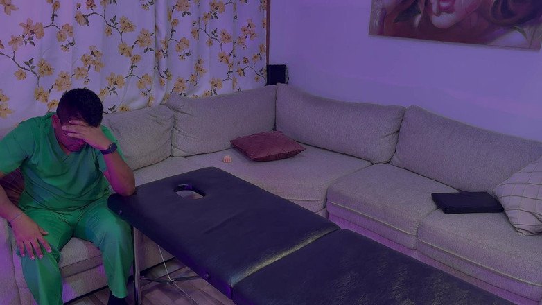 Leyne Rodriguez: Latina madrasta Leyne Rodriguez recebe uma massagem que termina em...