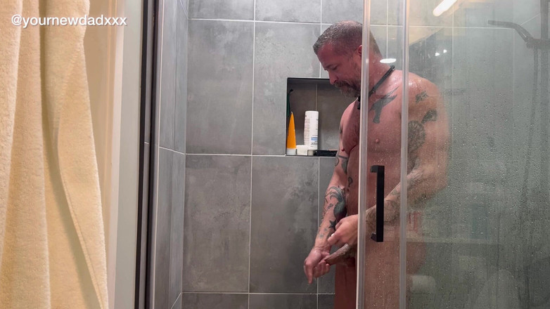 YourNewDadXXX: 240204 udaru prysznicowego