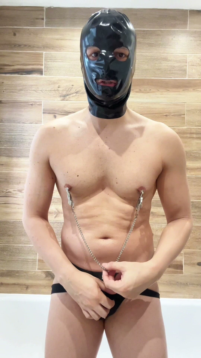 Maskedsinner: หัวนมเล่นด้วยที่หนีบ