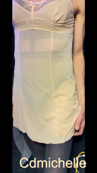 Cdmichelle Vistiendo Bronceado Con Traje Negro