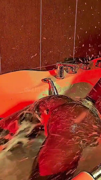 Je Suis Une Salope Si Coquine! J’ai Laissé Les Jets Jaccuzzi Me Baiser La Chatte Jusqu’à Ce Que Je Jouisse !
