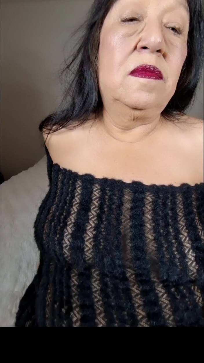 Zilah Luz: Anyone Like Watching Anal Masturbation with My Dildo While Wearing...