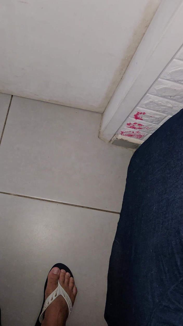 Pietro Montoya: UsandoLo come un orinatoio umano Tutto il giorno in gennaio 2026...