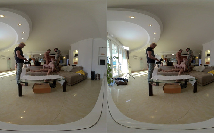 Dans VR: Haley spades - परदे के पीछे vr part तीन - छोटी सनकी राक्षसी लंड सामूहिक चुदाई में चॉकलेट से वीर्य चाटती है