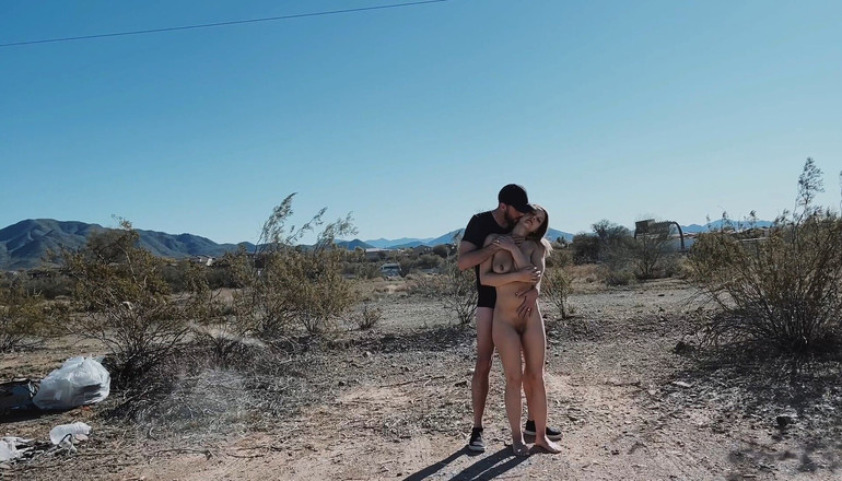 Mya Lane: Sesso al lato della strada nel deserto