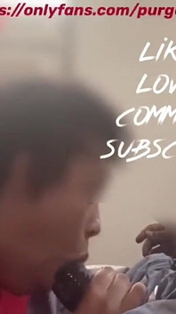 Vreemdgaand 18-jarig Duits meisje maakte me wakker met een pijpbeurt