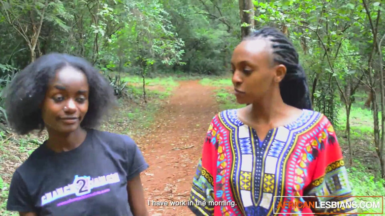 African Lesbians: Аматорські африканські чорношкірі лесбіянки їдять пизду і сквіртують!