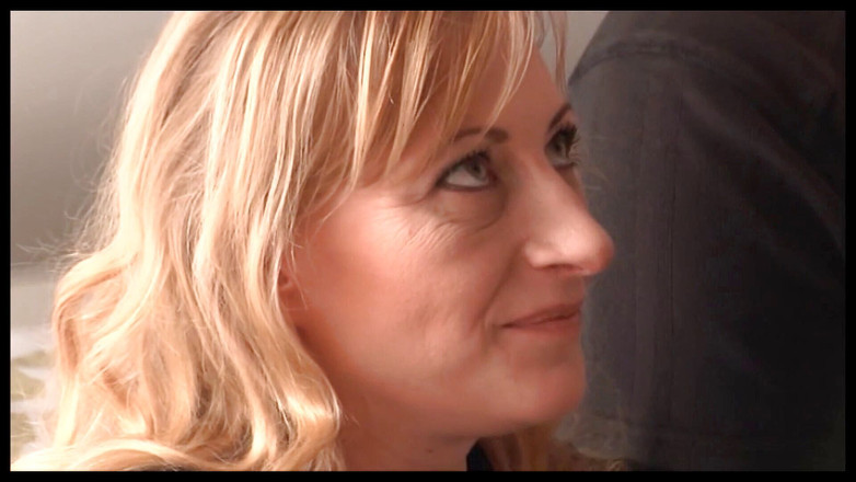 Casting from Bohemia: Возбужденная милфа трахается с 2 мужиками