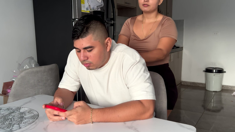 Pronoia Mey: Sora Vitregă Vrea Sex În Bucătărie