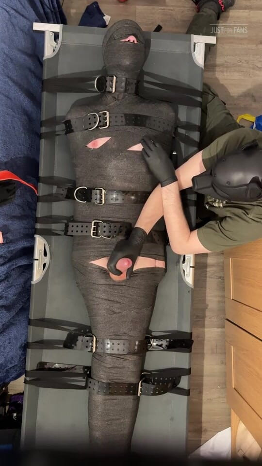 Inmate Cody and SubEdgeX: Twink completamente momificado y bordeado, parte 2
