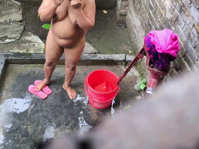I See My Step Aunty and My Step Uncle Taking a Bath (SAFI-TV)