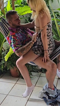 Hawaii Holiday – teman wanita jalang di atas