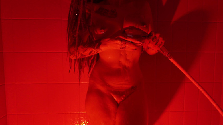 EdgesOfReality: Shower Solo